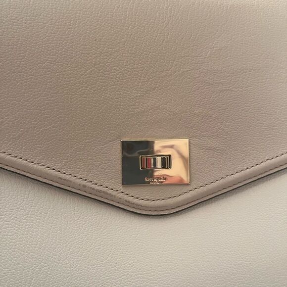 Kate Spade Black and Cream Shoulder Bag with Modern Elegance - Picture 12 of 16